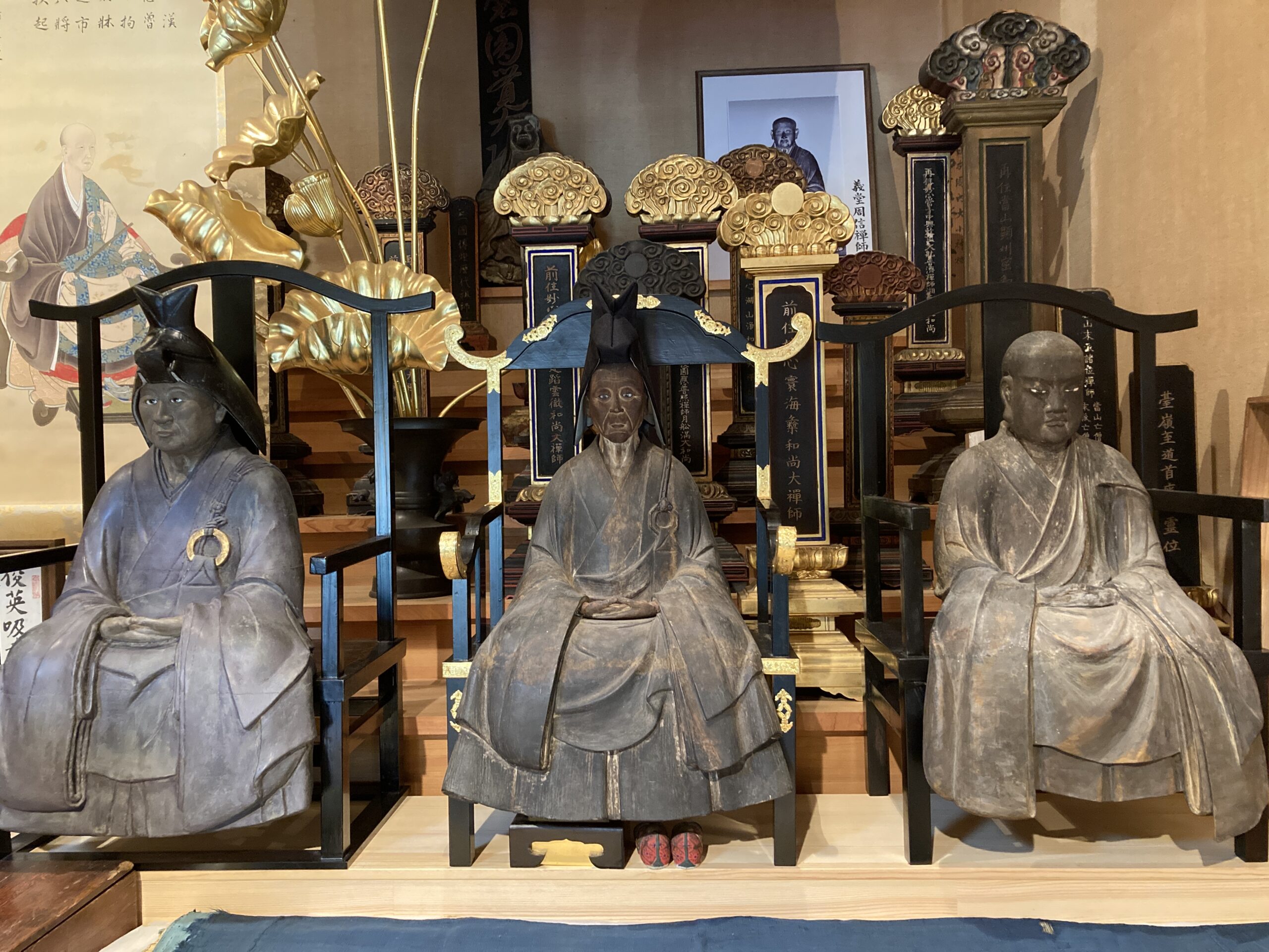 義堂周信像、夢窓疎石像、絶海中津像